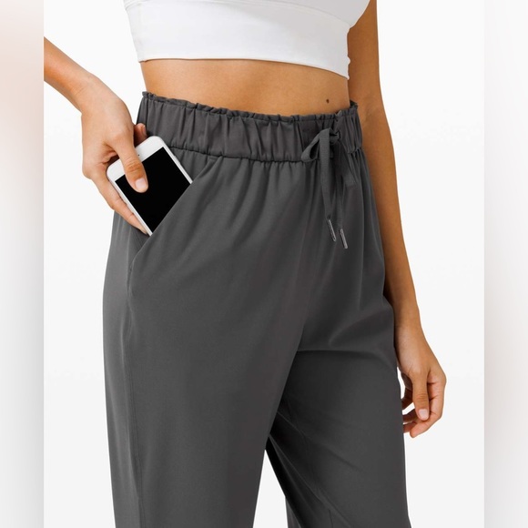 Lululemon Keep Moving Pant in Graphite Grey - Picture 3 of 8